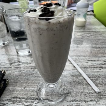 Sidetrack Bar + Grill - Oreo milkshake - American Near Me - Pleasanton, California