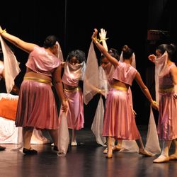 En Las Tablas Performing Arts