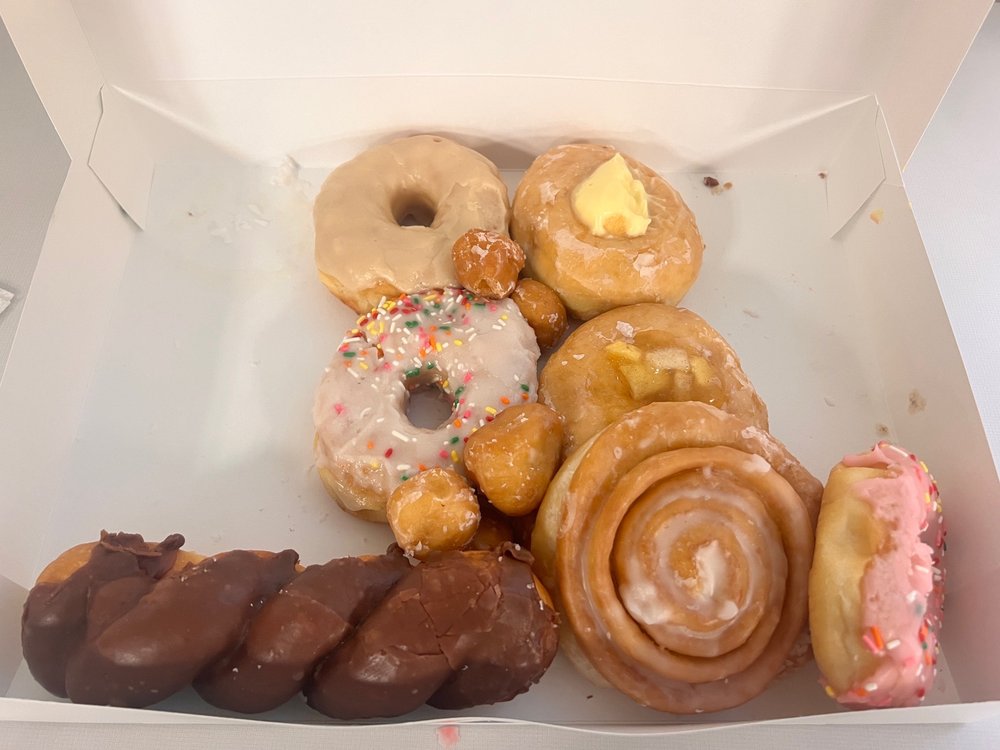 K-May Donuts Logo
