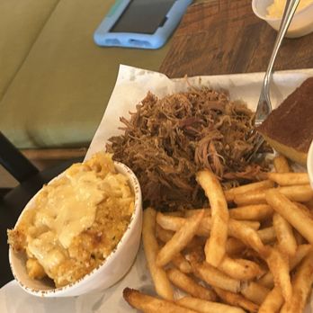 Dog Watch Cafe - Pulled Pork - American Near Me - Stonington, Connecticut