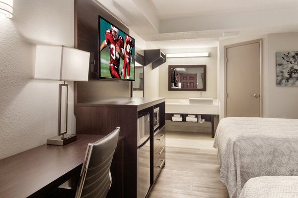 RED ROOF PLUS+ & SUITES ERIE - Updated January 2025 - 22 Photos & 15