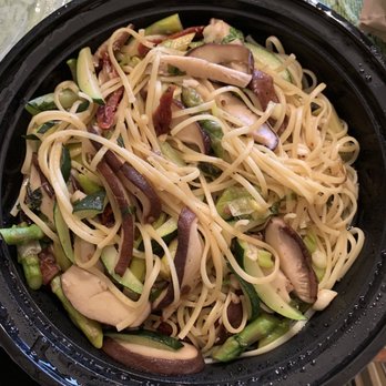 Mamma Rao's - Linguine Alla Strega - Italian Near Me - Brooklyn, New York