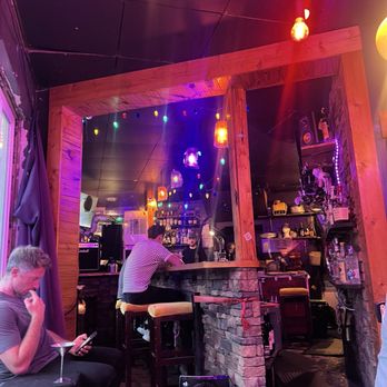 Pie Bar - Indoor is really cozy and small - Cocktail Bars Near Me - Seattle, Washington