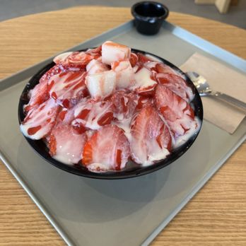 Sul & Beans - Fresh Strawberry Bingsoo - Desserts Near Me - Irvine, California Sul & Beans - Fresh Strawberry Bingsoo - Desserts Near Me - Irvine, California