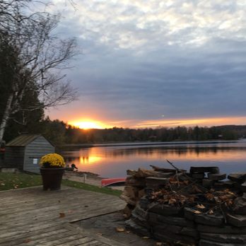 Sir Sam's Inn - Hotels Near Me - Eagle Lake, Ontario Sir Sam's Inn - Hotels Near Me - Eagle Lake, Ontario