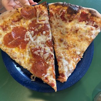 Pazzo's Pizzeria - Pepperoni pizza. Cheese pizza ( I preferred the pepperoni & my friend preferred the cheese ! - Italian Near Me - Vail, Colorado