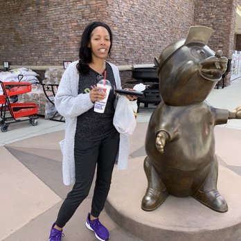 Buc-ee's - Picture with Buckee - Convenience Stores Near Me - Richmond, Kentucky