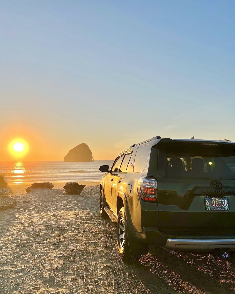 pacific city beach Logo