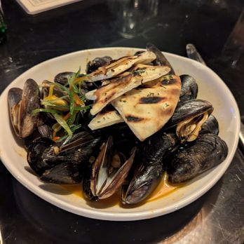 Parlor Bar & Kitchen - Coconut curry mussels with garlic naan - Bars Near Me - Newport, Rhode Island