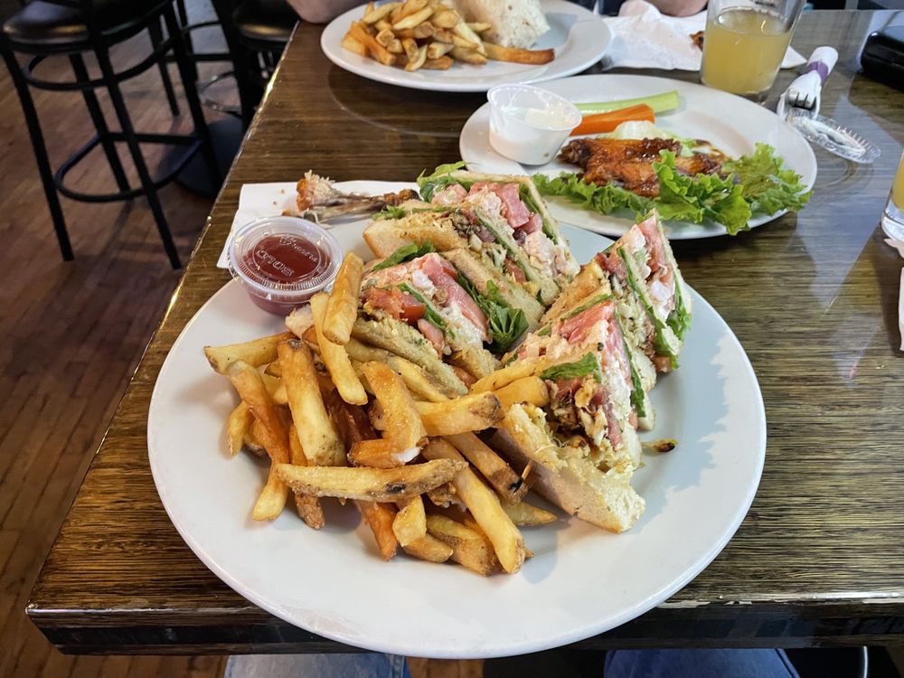 SKIPJACK’S CRAB DECK Updated August 2024 21 Reviews 818 Bowleys