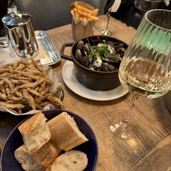 Huguette - Seafood Near Me - Paris, 75 Huguette - Seafood Near Me - Paris, 75