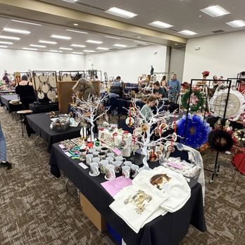 Mistequa Casino Hotel - Holiday Marketplace craft show. - Casinos Near Me - Chewelah, Washington