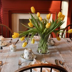The Waterford Inne - The breakfast room, different antique china place settings everyday