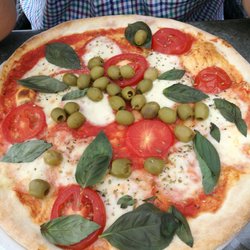 Bollinis Restaurant - Margarita pizza