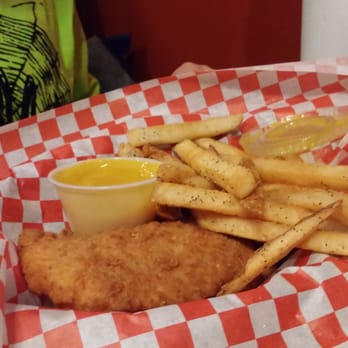 Chandler's Burger Bistro - Kids chicken strips - American Near Me - Cincinnati, Ohio