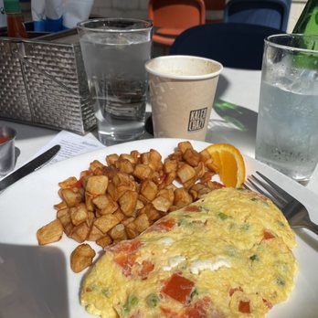 Big B’s Fish Joint - Tomato and asparagus omelette - Seafood Near Me - Atlanta, Georgia