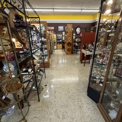 Little Antique Mall - Inside