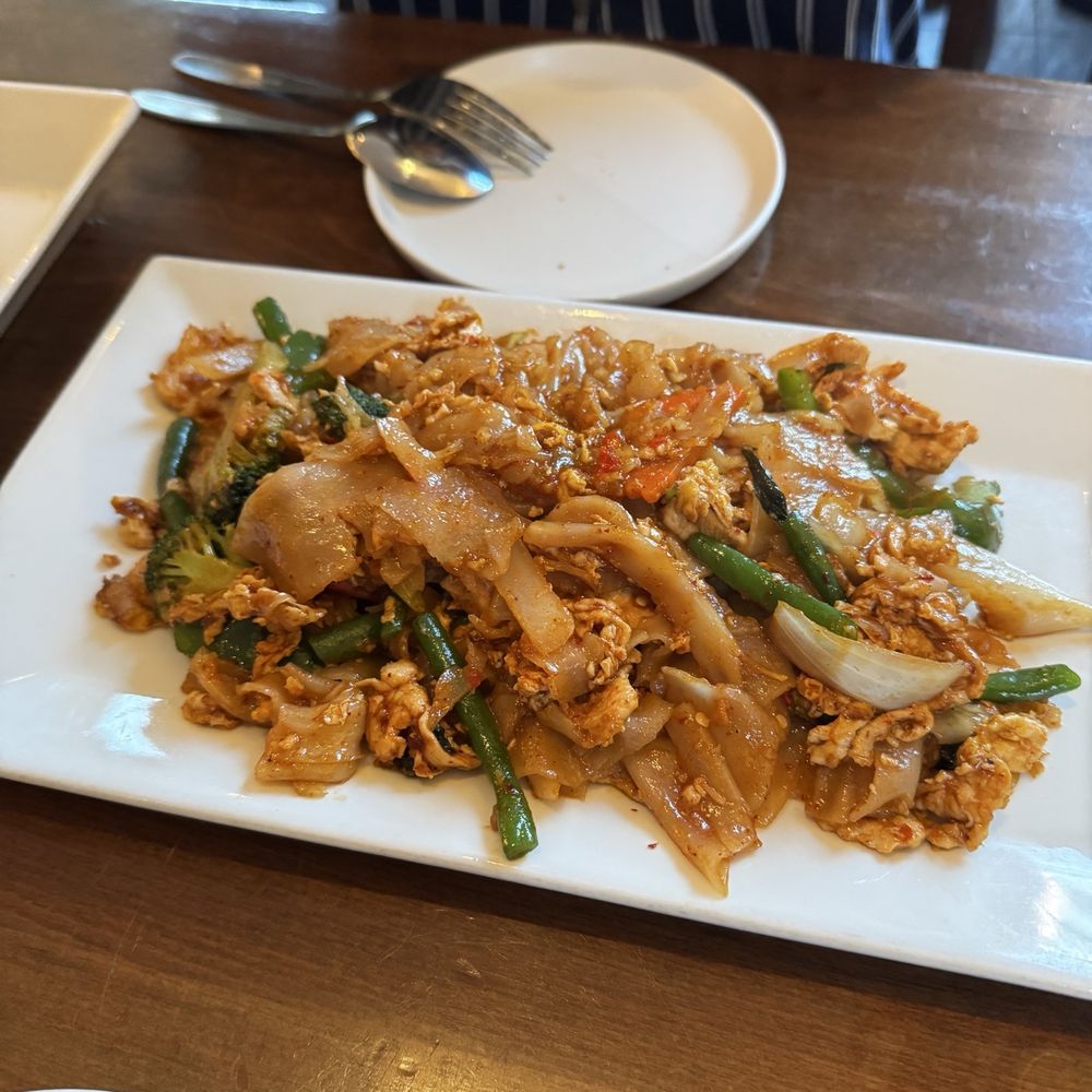 Pa De Thai Restaurant - Pad Kee Maow (Spicy Noodle) - Thai Near Me - Edgewater, New Jersey Pa De Thai Restaurant - Pad Kee Maow (Spicy Noodle) - Thai Near Me - Edgewater, New Jersey