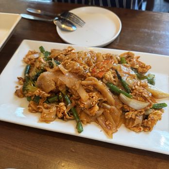 Pa De Thai Restaurant - Pad Kee Maow (Spicy Noodle) - Thai Near Me - Edgewater, New Jersey Pa De Thai Restaurant - Pad Kee Maow (Spicy Noodle) - Thai Near Me - Edgewater, New Jersey