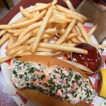 Found Oyster - Lobster roll - Seafood Near Me - Los Angeles, California Found Oyster - Lobster roll - Seafood Near Me - Los Angeles, California