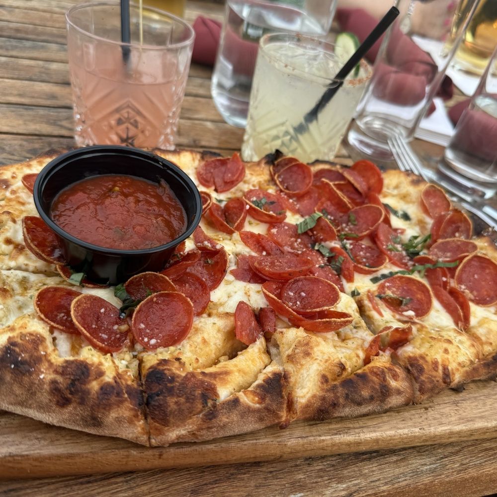 Tommy's Tavern + Tap - Pepperoni flatbread - American Near Me - Edison, New Jersey