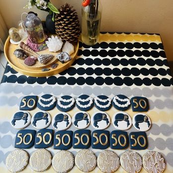 Namtan Bakery - Great gatsby themed cookies - Cupcakes Near Me Namtan Bakery - Great gatsby themed cookies - Cupcakes Near Me