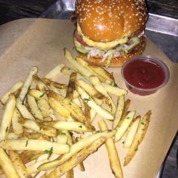 Kings Row Gastropub - cheeseburger - Gastropubs Near Me - Pasadena, California