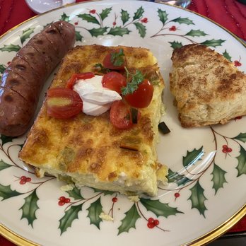 Courtwood Inn - Breakfast #2 - super fluffy quiche(?), house made scone and chicken apple sausage. - Bed & Breakfast Near Me - Murphys, California Courtwood Inn - Breakfast #2 - super fluffy quiche(?), house made scone and chicken apple sausage. - Bed & Breakfast Near Me - Murphys, California