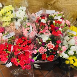 Fairway Market - carnations