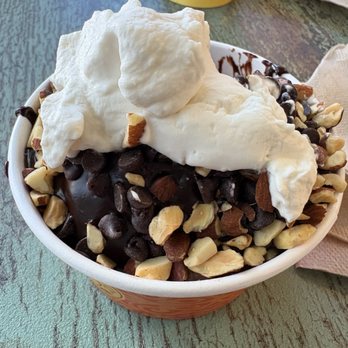 Lappert's Ice Cream - Hot fudge sundae with chocolate macadamia nut ice cream, single scoop topped with toasted almonds - Ice Cream & Frozen Yogurt Near Me - Sausalito, California