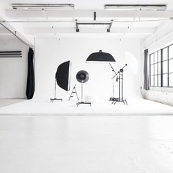 Unnamed Studio - Bookings include access to lighting equipment.