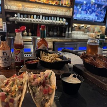 Barrier Island Brewing - Fish Tacos and Wings - New American Near Me - St Simons Island, Georgia