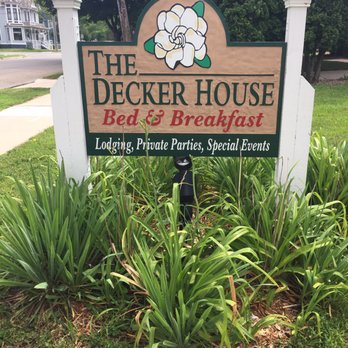 The Decker House Bed & Breakfast - Hotels Near Me - Mason City, Iowa