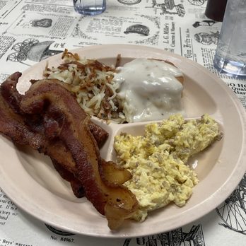 Oakridge - Buffet items - Smokehouse Near Me - Schulenburg, Texas