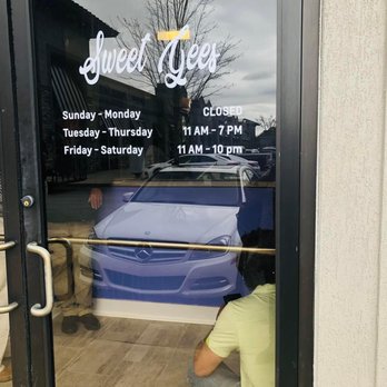 Sweet Gee’s Restaurant & Catering - a man working on the window - Comfort Food Near Me Sweet Gee’s Restaurant & Catering - a man working on the window - Comfort Food Near Me