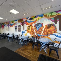 Eiffel Waffle - Colorful walls