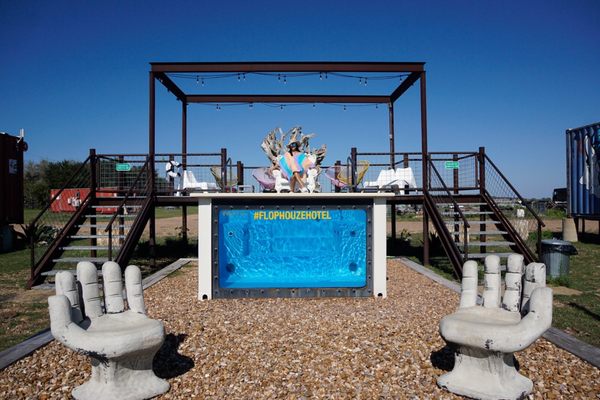 FlopHouze - Shipping Container Hotel by null