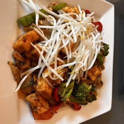 Thai Corner Cuisine - Tofu pad kee mao