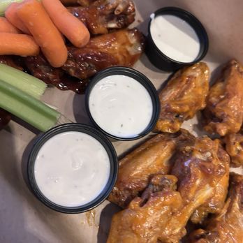 Buffalo Wild Wings - Buffalo wings and honey bbq wings - American Near Me - Chula Vista, California