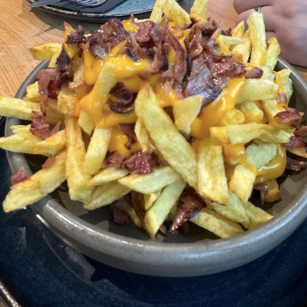 Cerveja Nortada - Bacon and cheese fries - Brewpubs Near Me - Porto, 13