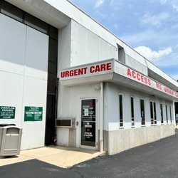 AccessMD Urgent Care - Outside entrance to AccessMD Woodman location.