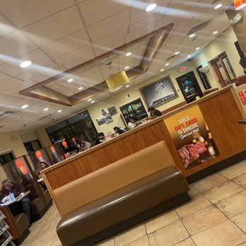 Denny's - Inside - American Near Me - Clovis, California