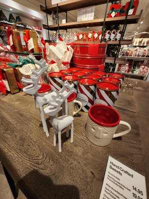 Crate & Barrel by null