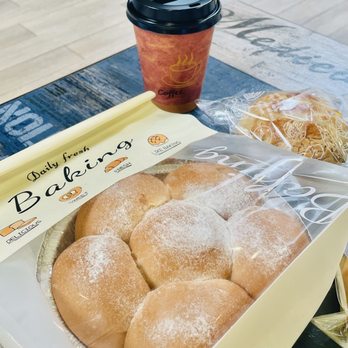 Yummy Guide 為食街 - Best custard fresh bread. - Desserts Near Me - Pleasanton, California Yummy Guide 為食街 - Best custard fresh bread. - Desserts Near Me - Pleasanton, California