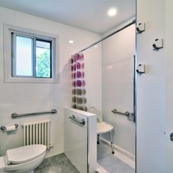 Fairfield Residence Assisted Living For Seniors - The bathrooms of Fairfield Residence are fully equipped with safety features to keep our resident's safe and offer peace of mind.