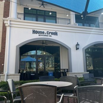House Creek Beverage - Outside patio - Beer Bar Near Me - Raleigh, North Carolina