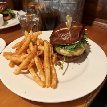 Gotts Roadside - California Burger - Burgers Near Me - Napa, California