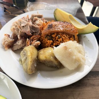 3 Pueblos - Arroz con gandules, pernil, batata y ñame - Puerto Rican Near Me - Jayuya, Puerto Rico 3 Pueblos - Arroz con gandules, pernil, batata y ñame - Puerto Rican Near Me - Jayuya, Puerto Rico