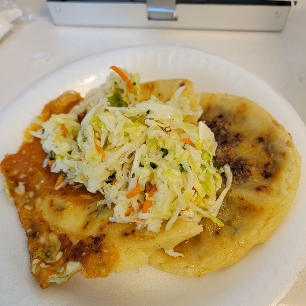 Los Cheros Pupuseria - Queso/Chile pupusa Revuelta con Loroco pupusa - Salvadoran Near Me - Gardena, California Los Cheros Pupuseria - Queso/Chile pupusa Revuelta con Loroco pupusa - Salvadoran Near Me - Gardena, California
