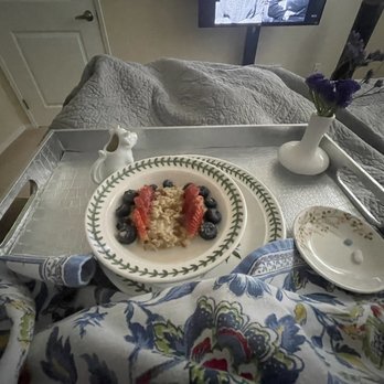 Privé the Retreat - Yummy breakfast Jose prepared for me in my lovely room - Skilled Nursing Near Me - Irvine, California Privé the Retreat - Yummy breakfast Jose prepared for me in my lovely room - Skilled Nursing Near Me - Irvine, California